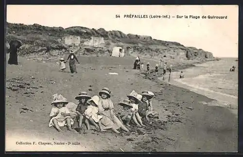 AK Préfailles, Sur la Plage de Quirouard avec des enfants jouant dans le sable