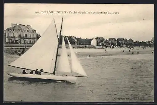 AK Le Pouliguen, Yacht de plaisance sortant du port