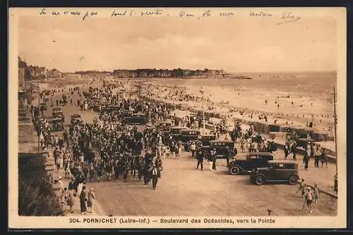 AK Pornichet, Boulevard des Océanides vers la Pointe, foule et voitures près de la plage