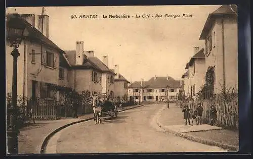 AK Nantes, La Morhonière, Rue Georges Picot et maisons de la cité