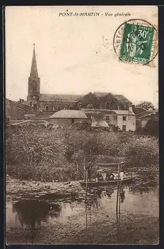 AK Pont-Saint-Martin, Vue générale avec église et bateaux sur la rivière