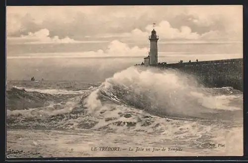 AK Le Tréport, La Jetée un Jour de Tempéte, Leuchtturm