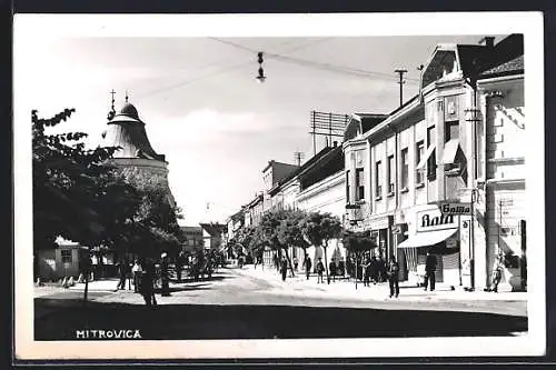 AK Mitrovica, Strassenpartie mit Geschäften