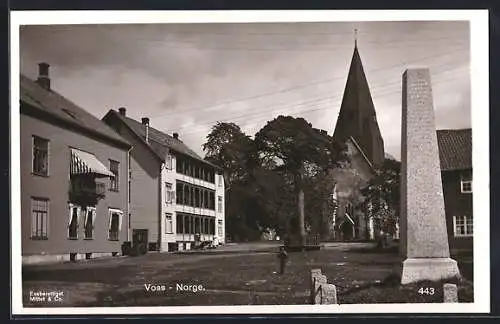 AK Voss, Strassenpartie mit Denkmal