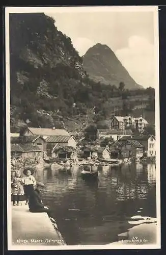 AK Geiranger, Uferpartie mit Kindern