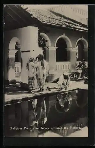 AK Ceylon, Religious preoarations before entering the mosque