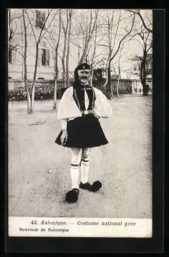 AK Salonique, Costume national grec, Mann in griechischer Nationaltracht auf Saloniki