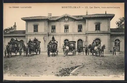 AK Montélimar, La Gare, vue extérieure