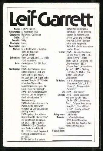 AK Leif Garett in gestreiftem Polo-Shirt