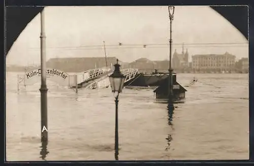 AK Köln, Flusspromenade während der Überschwemmung 1925 /26