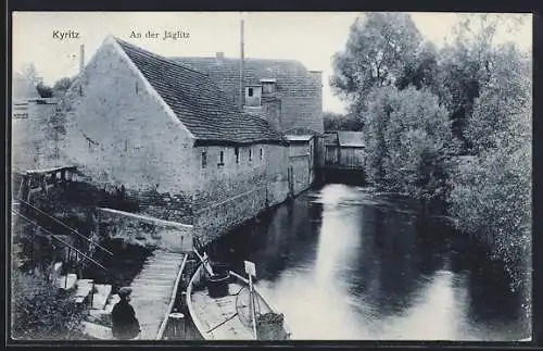 AK Kyritz, Partie an der Jäglitz, Fischerboot am Ufer