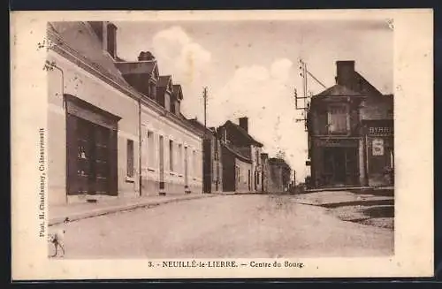 AK Neuillé-le-Lierre, Centre du Bourg