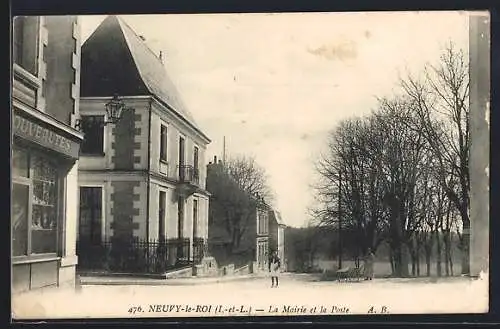 AK Neuvy-le-Roi, La Mairie et la Poste