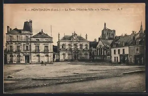 AK Montbazon /I.-et-L., La Place, l`Hotel-de-Ville et le Chateau