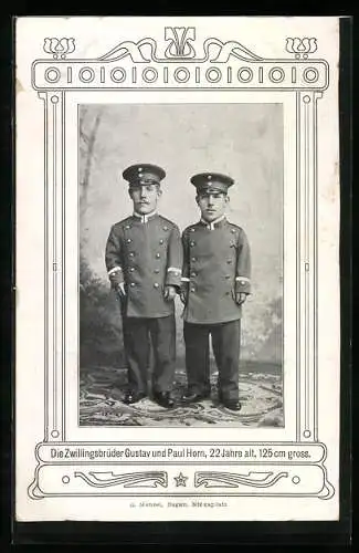 AK Zwillingsbrüder Gustav und Paul Horn in Uniform, Liliputaner