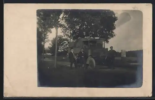 Foto-AK Ansbach LKW an einem Meilenstein, Kennzeichen IIS 42