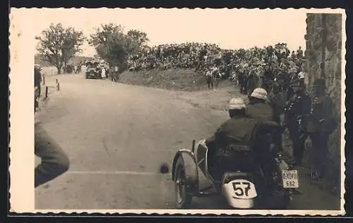 Foto-AK Motorrad mit Beiwagen bei einem Rennen, Startnummer 57, Kennzeichen O-XI VIII 682