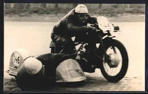 Foto-AK BMW-Motorrad mit Beiwagen bei einem Rennen, Startnummer 146