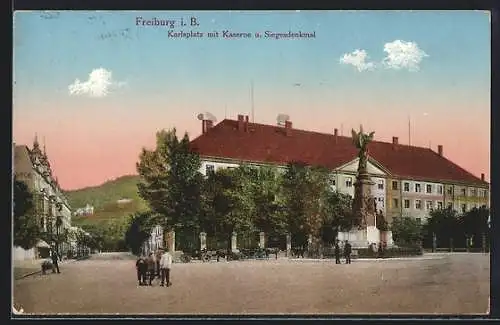 AK Freiburg i. B., Karlsplatz mit Kaserne und Siegesdenkmal