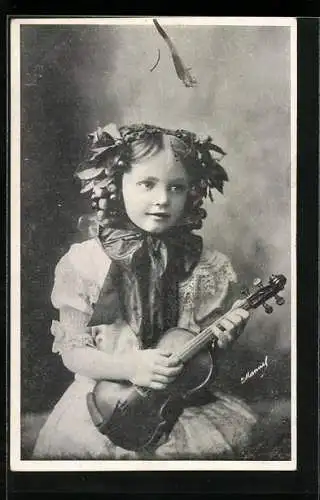 Foto-AK Henri Manuel: Kleines Mädchen mit einer Violine