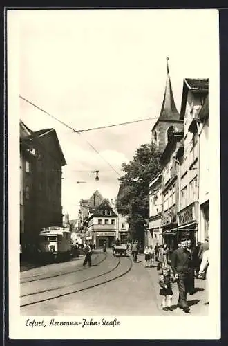 AK Erfurt, Hermann-Jahn-Strasse mit Apotheke und Passanten