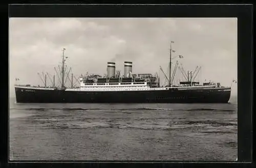 AK Passagierschiff Hamburg der Hamburg-Amerika-Linie in Fahrt