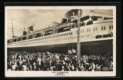 AK Passagierschiff Bremen, Abfahrt des Schnelldampfers, Norddeutscher Lloyd