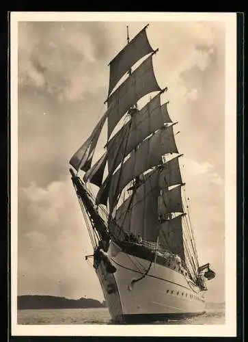 AK Segelschiff, Schulschiff Gorch Fock auf See, Kriegsmarine