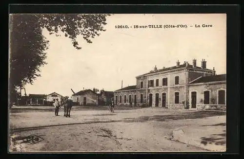 AK Is-sur-Tille, La Gare / Bahnhof