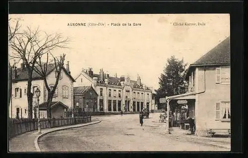 AK Auxonne, Place de la Gare, Strassenpartie mit Cafe