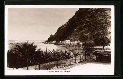 AK St. Helena, Landing Quay, Blick auf Plamen, Wasser, Gebirgswand und Häuser