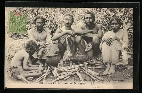 AK Madagascar, En Foret, Cuisine Indigène