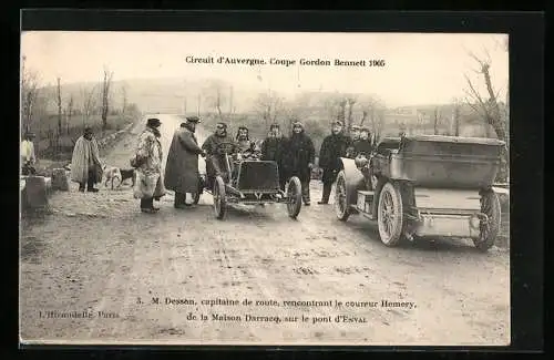 AK Autorennen Coupe Gordon Bennett 1905, M. Desson, capitaine de route, rencontrant le coureur Hemery