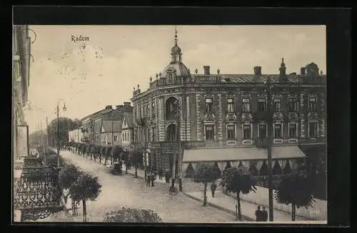 AK Radom, Ortspartie mit einem Restaurant