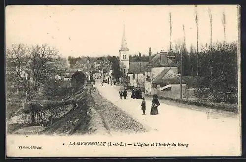 AK La Membrolle /I.-et-L., L`Eglise et l`Entrée du Bourg