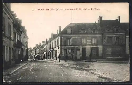 AK Manthelan /I.-et-L., Place du Marché et la Poste