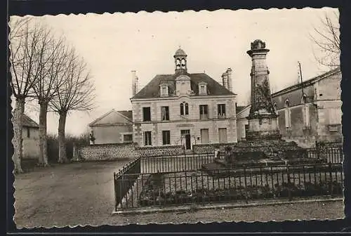 AK Ile-Bouchard, Hotel de Ville-Monument aux Morts