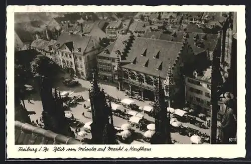 AK Freiburg i. Br., Blick vom Münster auf Markt und Kaufhaus