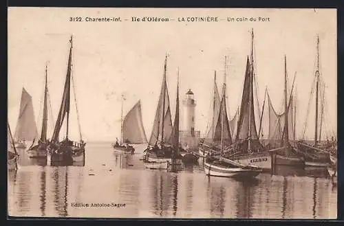 AK La Cotinière, L`Ile d`Oleron, Leuchtturm und Segelboote am Hafen