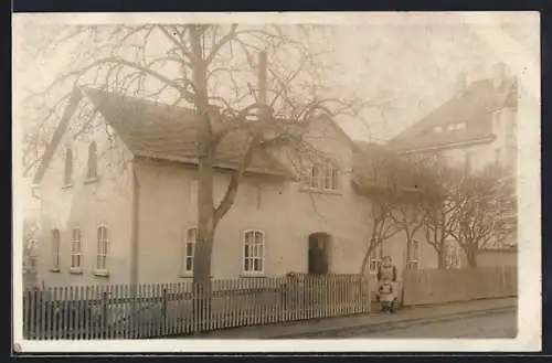 AK Grossröhrsdorf, Wohnhaus und Frau mit Kind