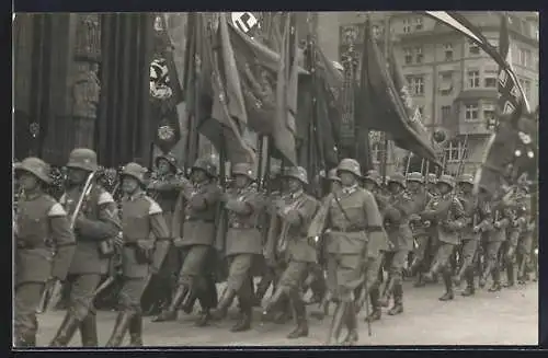 AK Ulm /Donau, Soldaten in Uniform mit 