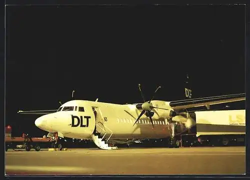 AK Flugzeug, Fokker 50 der DLT bei Nacht