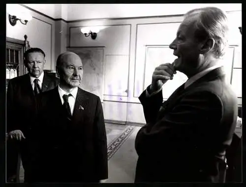 Fotografie Sven Simon, Bonn, Ansicht Moskau, Willy Brandt trifft Boris Ponomajew 1981