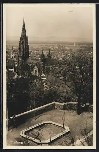 AK Freiburg / Breisgau, Blick auf das Münster in der Stadt