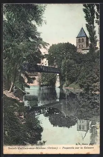 AK Saint-Vallier-sur-Rhône, Passerelle sur la Galaure et vue de l`église