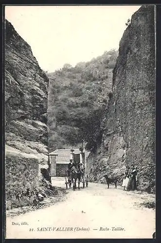 AK Saint-Vallier, Roche-Taillée avec calèche et passants