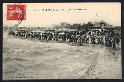 AK La Bernerie, La Plage à marée haute avec foule de visiteurs