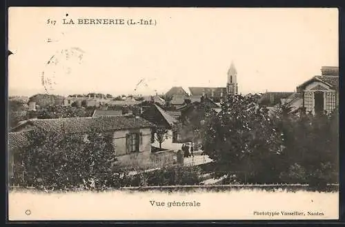 AK La Bernerie, Vue générale du village avec église et maisons