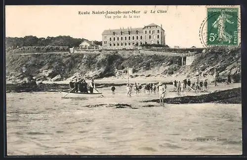 AK Le Clion, École Saint-Joseph-sur-Mer vue prise de la mer avec baigneurs et barque