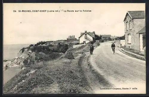 AK St-Michel-Chef-Chef, La Route sur la Falaise